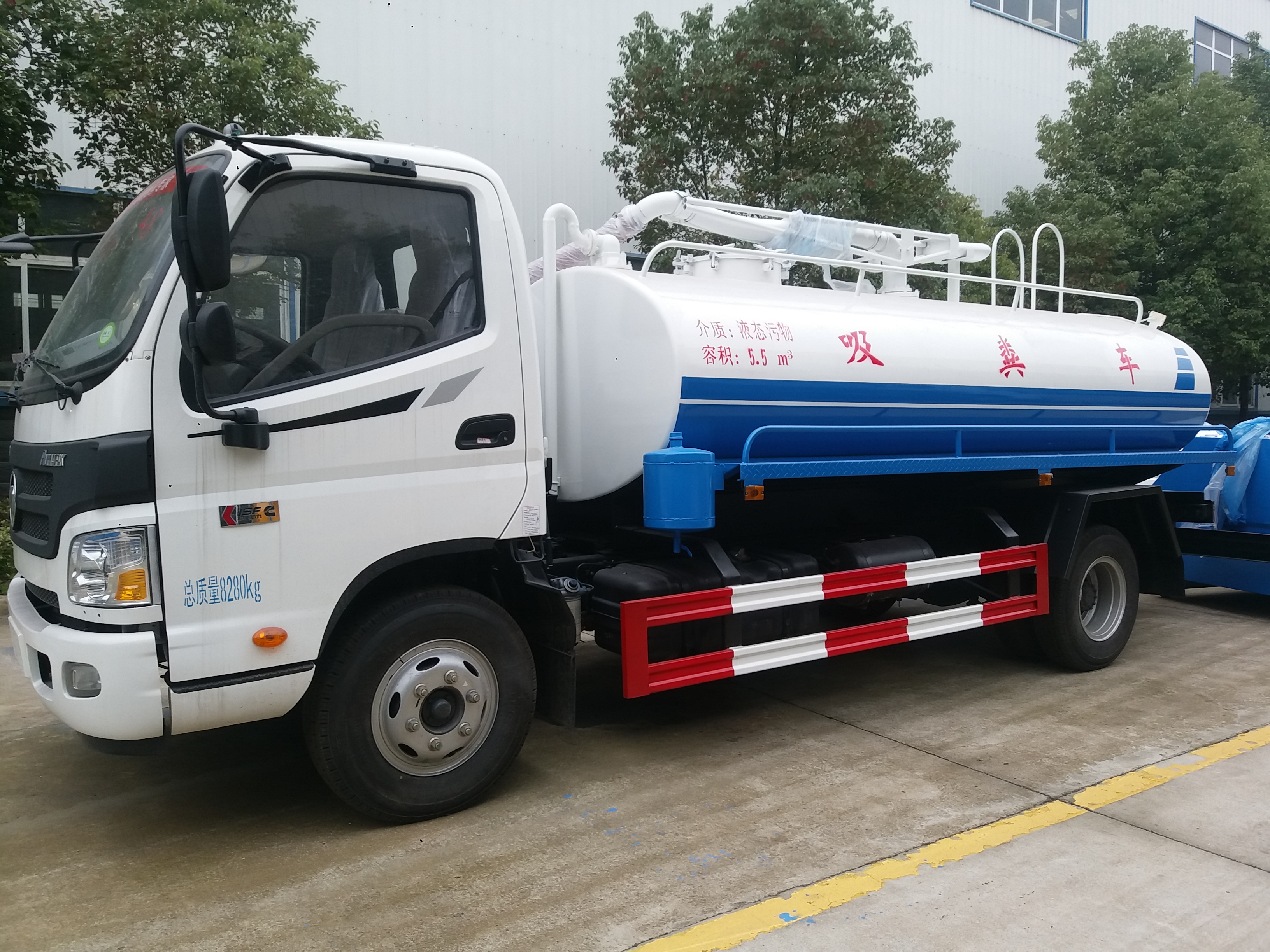 專業清潔，高效運輸——歐馬可吸糞車與多利卡車型高清圖集解析